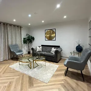 Bella-ruiz For Your Perfect Staycation London