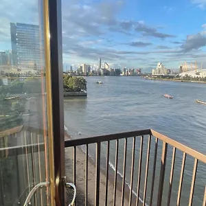 Modern Duplex With Great Views Of The River Thames London