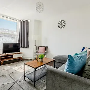Bright 2br Flat, Forest Gate, East London